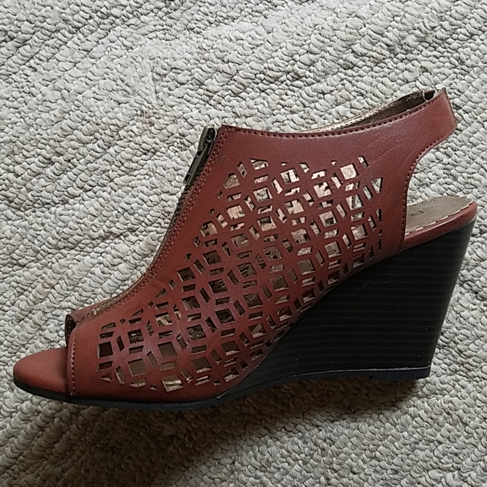 New! Rampage Peep Toe Wedges - Picture 2 of 8